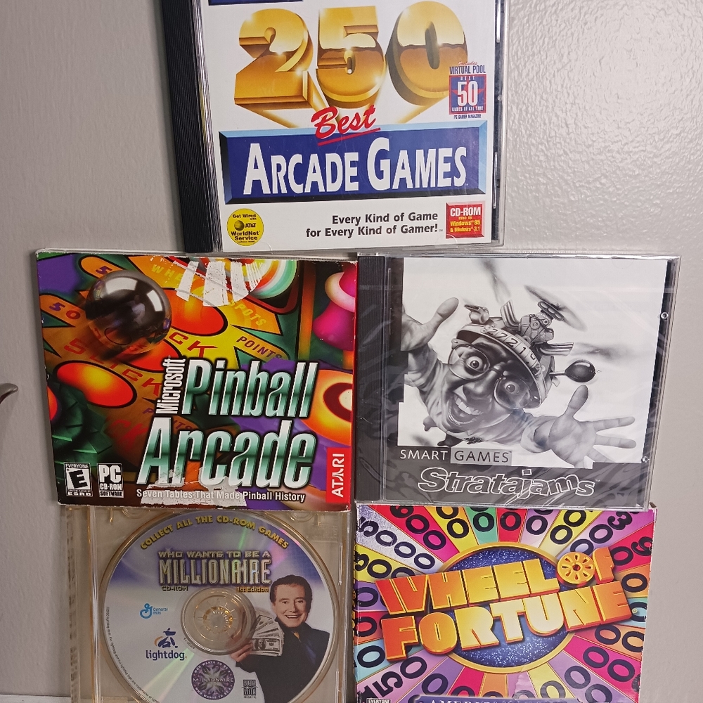 PC CD-ROM game disc, lots of five, rated everyone